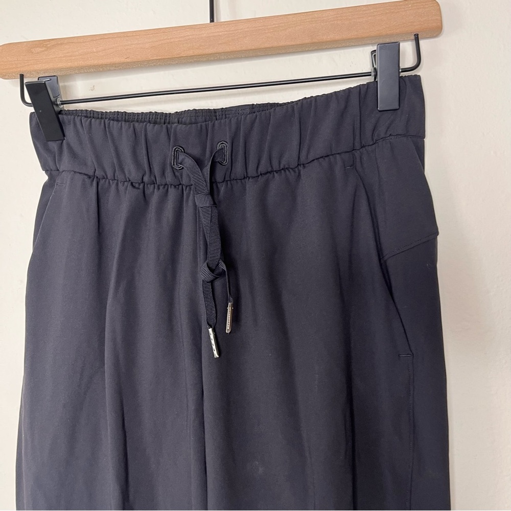 Lululemon Women's Black On the Fly Jogger Luxtreme Size 2 W5CPJS Drawcord - Picture 4 of 12